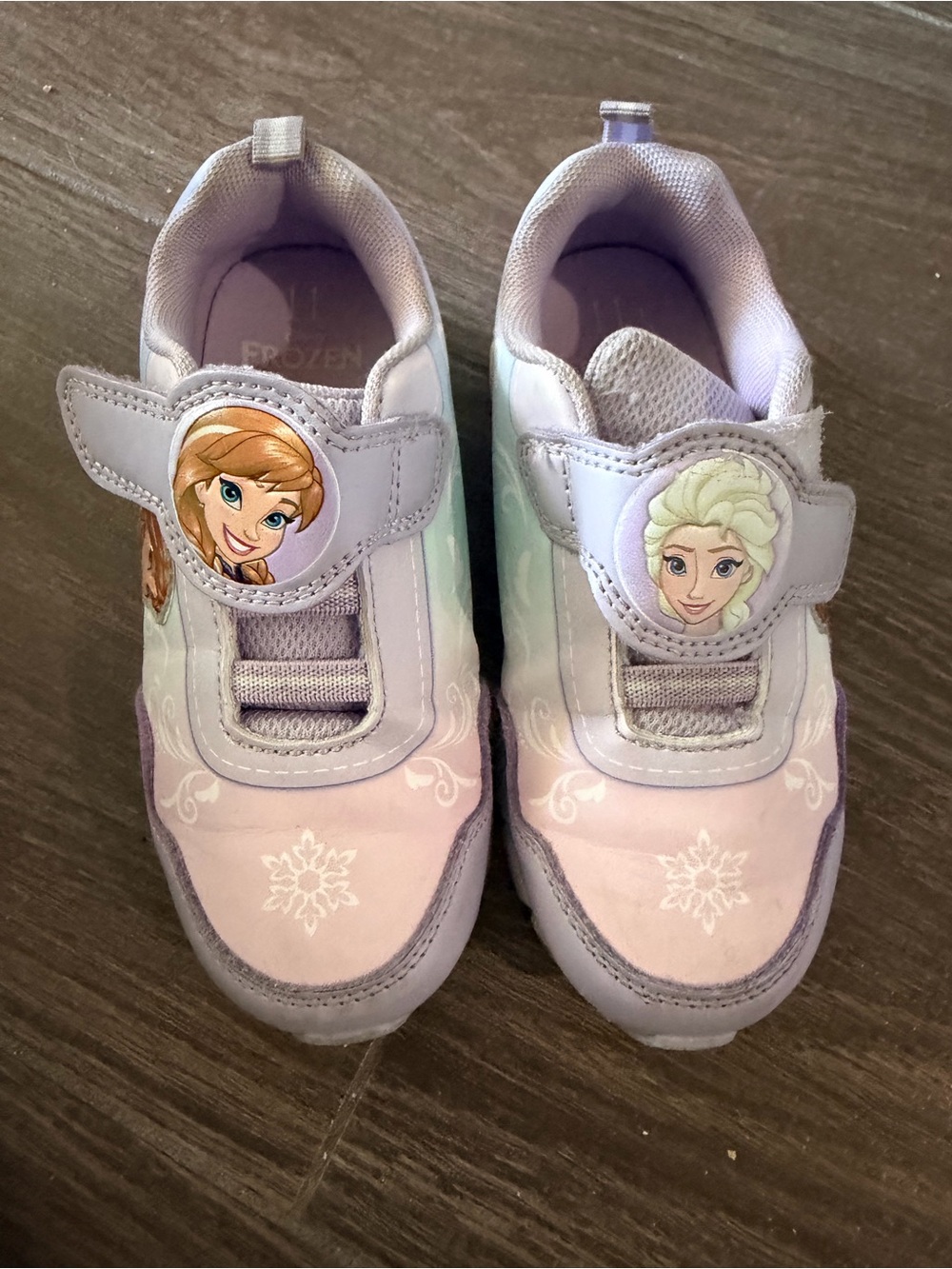 Girls' Frozen Character Light-Up Sneakers in Lavender and Pink